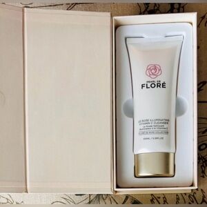 Pearl de Floré Le Rose Illuminating Cleanser Orig price $250